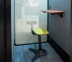 Comfortable workspace with privacy and lighting in a Riyadh serviced office.